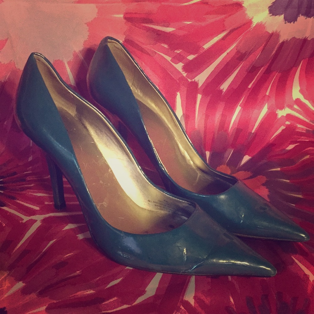 Blue pointed heels